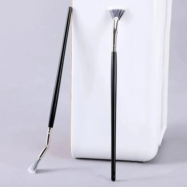 Angled Fan Shaped Eyelash Brush Multifunctional Eyelash Eyebrow Makeup Brush No Smearing Clumping for Upper Lower Eye Lash